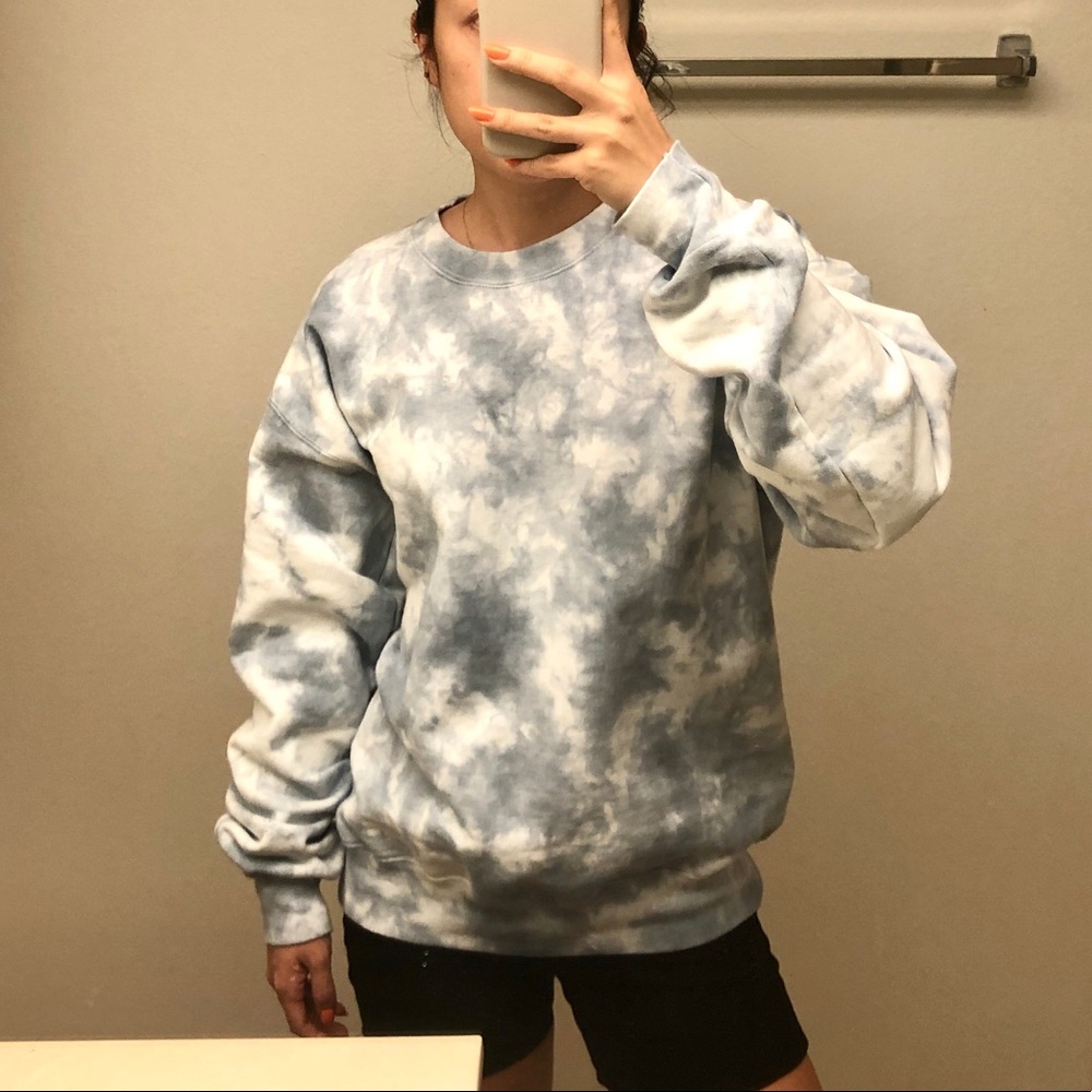 Blue tie dye crewneck sweater